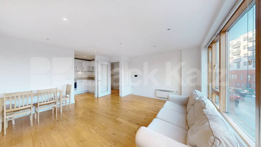 2 bedroom 2 bathroom modern apartment located close to a Piccadilly line station York Way, Camden Borders 